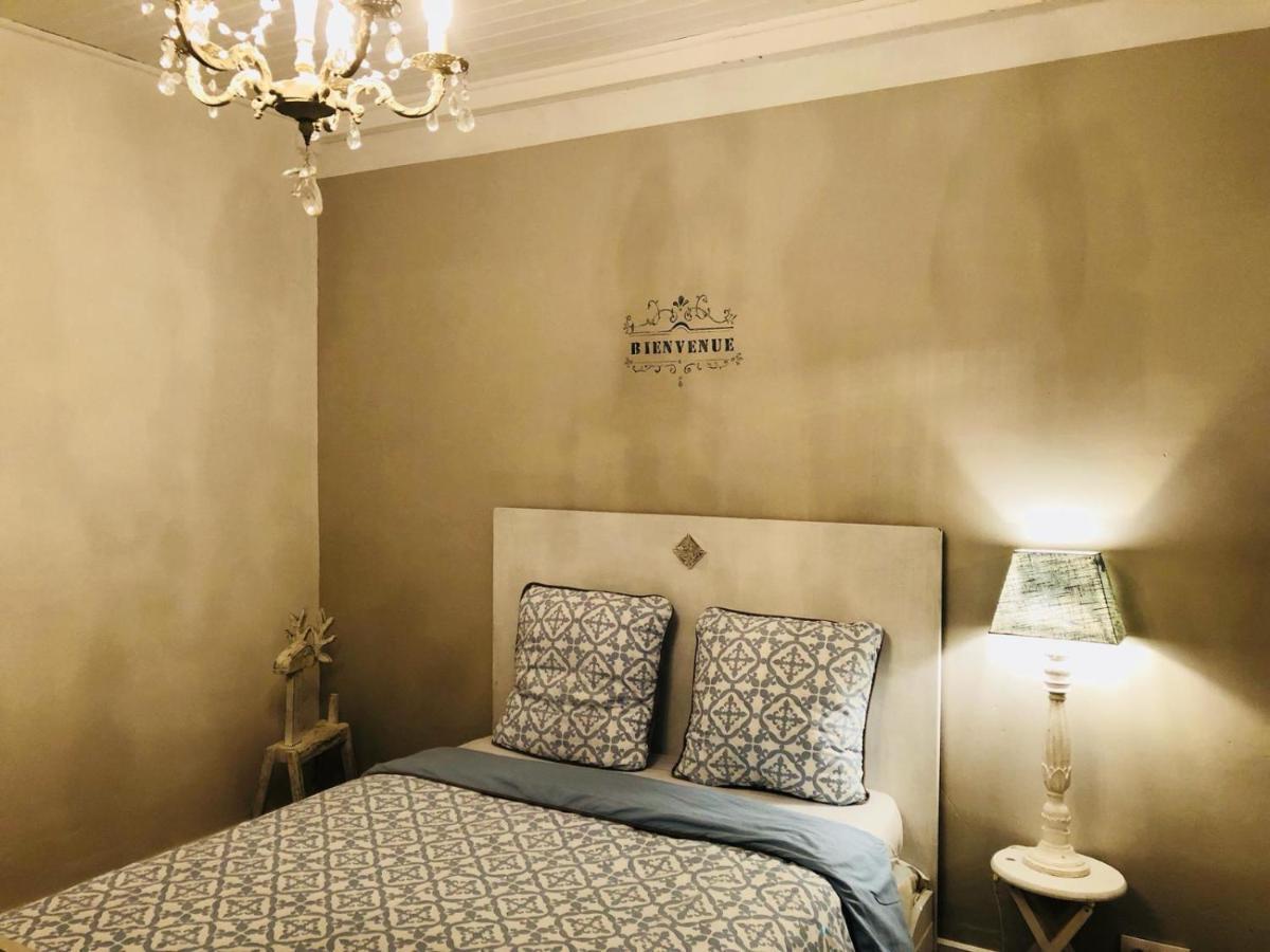Chambre d'hôte équestre Au petit bonheur Chateldon Exterior foto