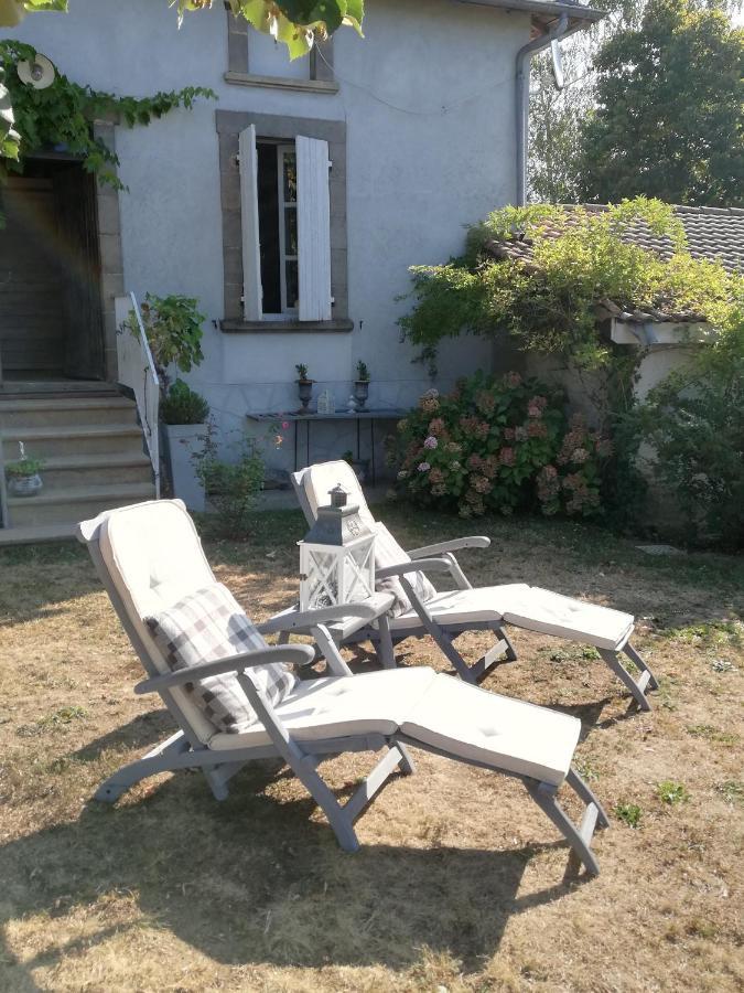 Chambre d'hôte équestre Au petit bonheur Chateldon Exterior foto
