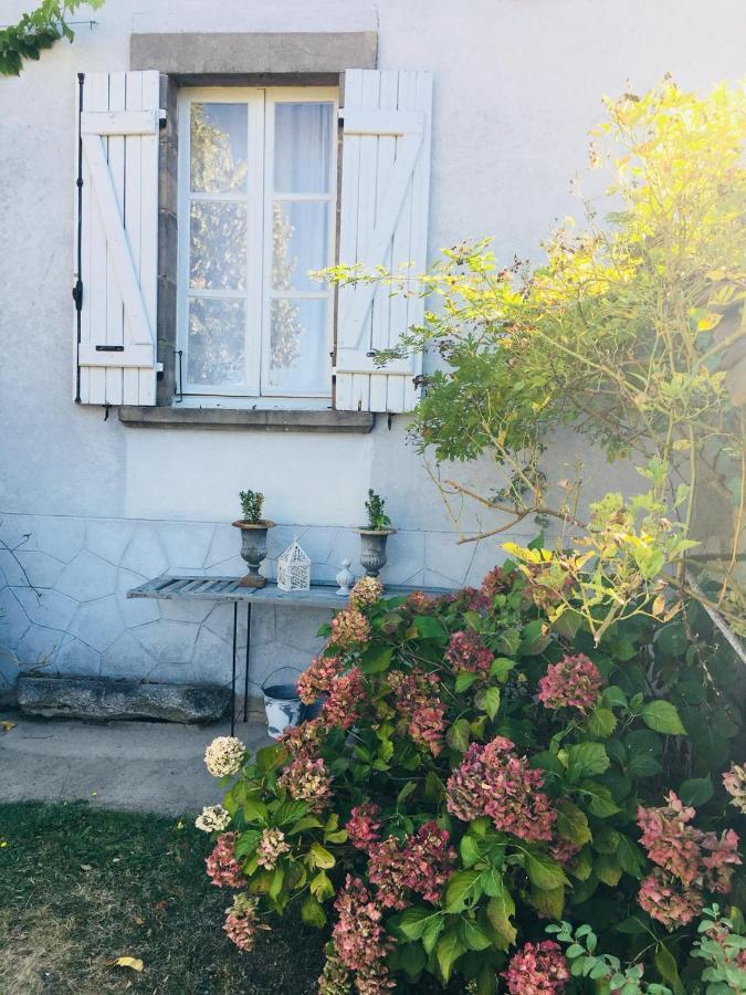 Chambre d'hôte équestre Au petit bonheur Chateldon Exterior foto